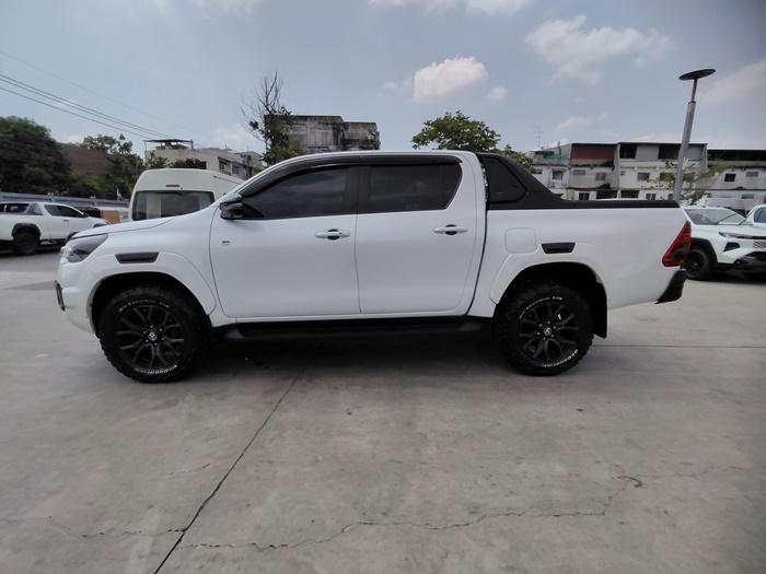 2023 TOYOTA Hilux DOUBLE CAB 2.8 4WD AT White