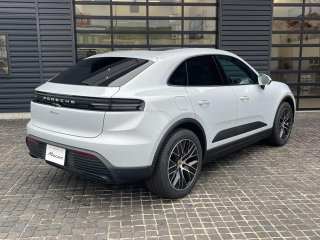 PORSCHE MACAN ELECTRIC MACAN SUNROOF
